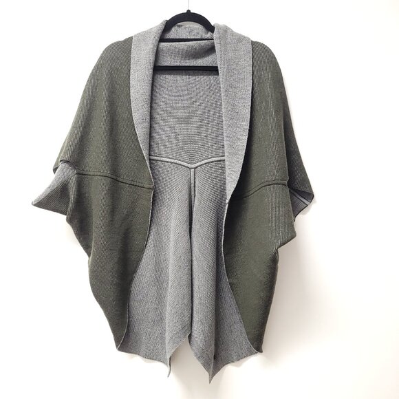 Lululemon Exaltation Wrap Green/Gray Reverible - Picture 2 of 8